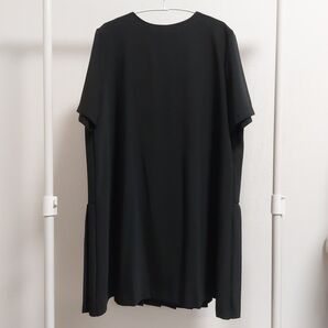 シンプル ブラック ワンピース 半袖 バックプリーツ Aライン 黒 無地