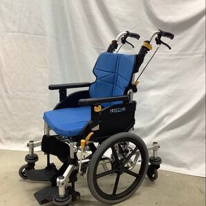 介助式 6輪車いす ネクストコアくるり NEXT−81B 6輪で圧倒的な小回り 狭い廊下も楽々通れます。
