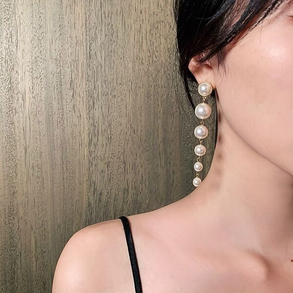 ピアス パール ホワイト シンプル 上品 揺れる 結婚式 韓国 軽量 おしゃれ