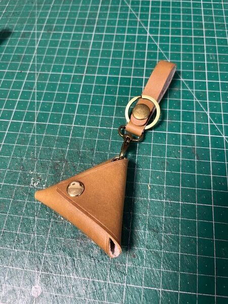 No.24 ミニ三角コインケース キーホルダー 牛本革 ハンドメイド