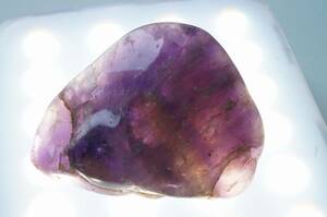 35 year front. unused stock! natural dok tea s amethyst ( purple crystal ) grinding raw ore 202ct
