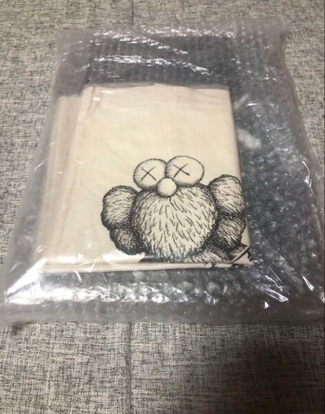 KAWS UNIQLO カウズ ユニクロ アートブック ノベルティ付き