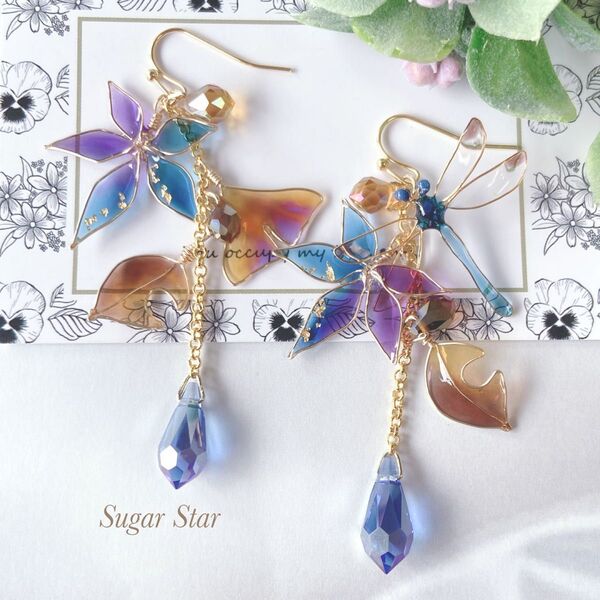 シオカラトンボと幻想的な枯れ葉のピアス イヤリング ディップアート ハンドメイド