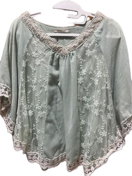 axes femme トップス レースポンチョ