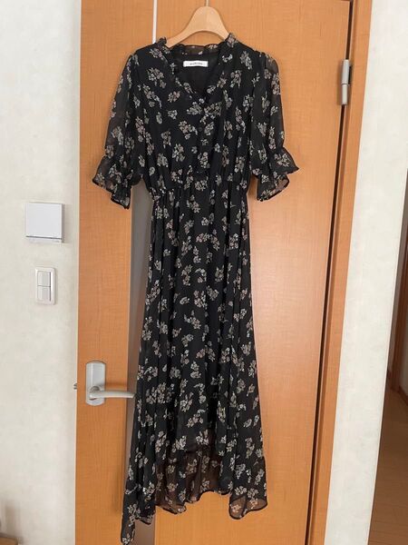 アルシーブ archives シフォン ワンピース 黒地に小花柄