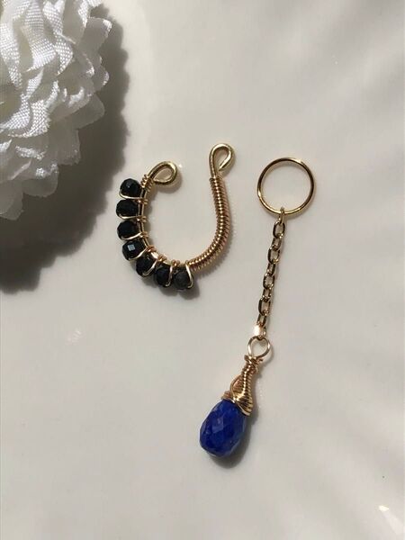 ブラックオニキス◇ ブリオレットカットラピスラズリ ◇つぶつぶ天然石の揺れる小さなイヤーカフ片耳