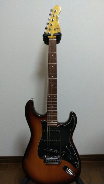 G&L S-500 TRIBUTE サンバ―スト