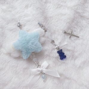 ゆめかわ 水色 ファー 星 羽 リボン ビーズ キーホルダー ストラップ