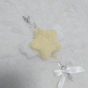 ゆめかわ イエロー ファー 星 羽 リボン ビーズ キーホルダー ストラップ
