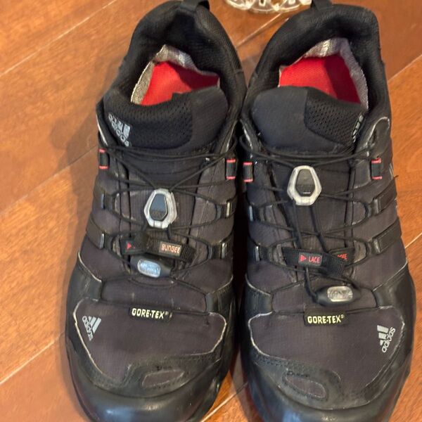 adidas GORE-TEX アウトドアシューズ