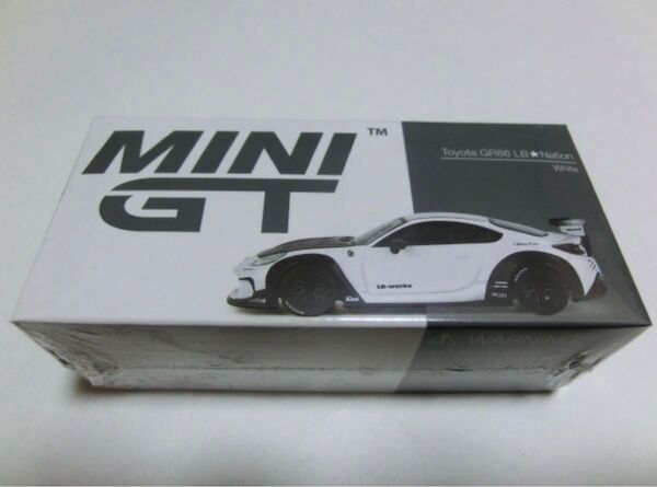 MINI GT 1/64 Toyota GR86 LB★Nation ホワイト 右ハンドル MGT00769-R 新品