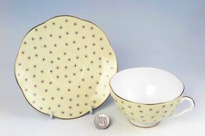  　ウェジウッド　特大 Cup&Saucer 　= Polka Dot 　= YELLOW (1級品)