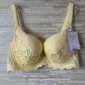 「D75」トリンプ フロラーレ 香り高い華やかなユリの花 ブラジャー