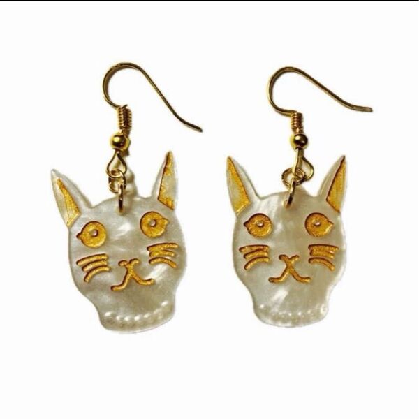 N52 ハンドメイドアクセサリー 猫イヤリング 猫ピアス 猫アクセサリー イヤリング/ピアス 変更可 ※2点ご購入で100円引き