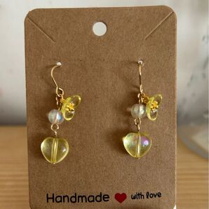 NO85 イエローハートフラワーアクリルビーズピアス