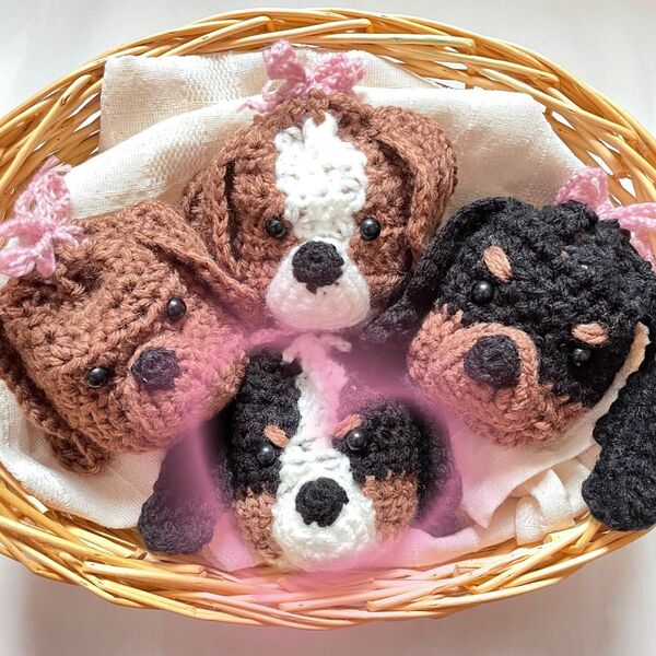 編み物 ハンドメイド品 手編みの犬巾着ポーチ キャバリア トライカラー