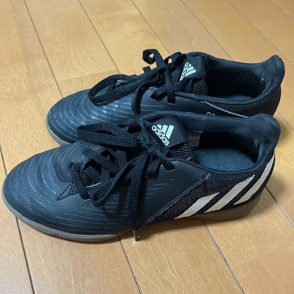 サッカーシューズ 室内用 アディダス プレデター 21センチ ブラック adidas