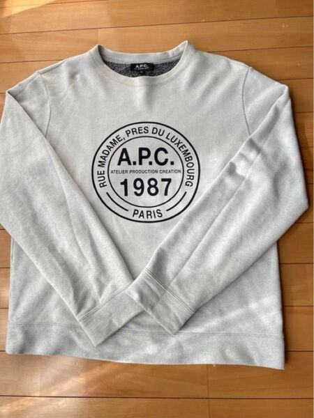 APC(アーペーセー) ロゴスウェット トレーナー