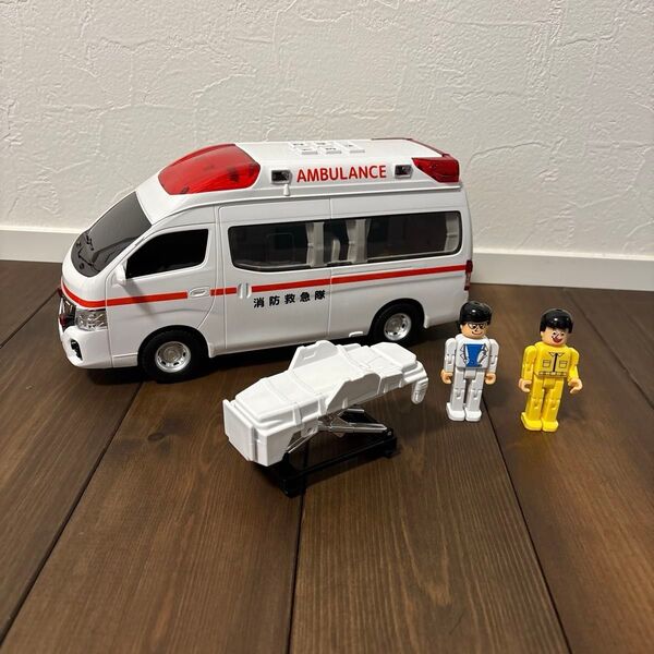 トイコー Toyco 日産サウンドパラメディク救急車 音が鳴る