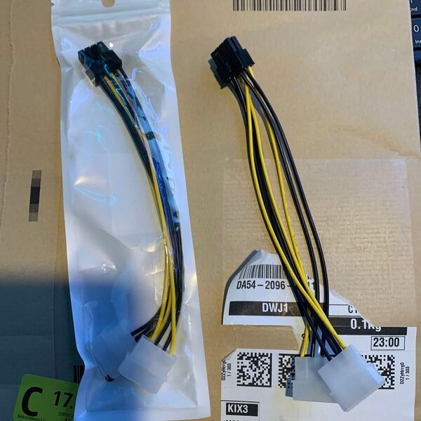 【新品未使用】ペリフェラル電源4pin変換ケーブル