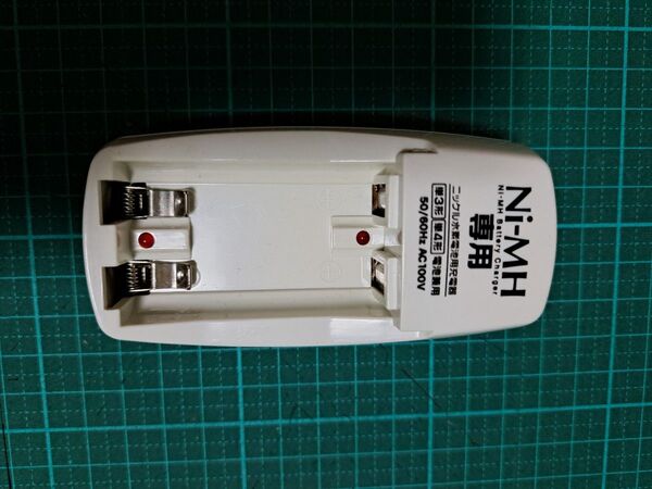 武田コーポレーション社製 ニッケル水素電池用充電器