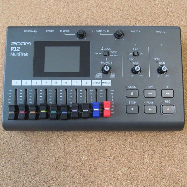zoom R12 マルチトラックレコーダー