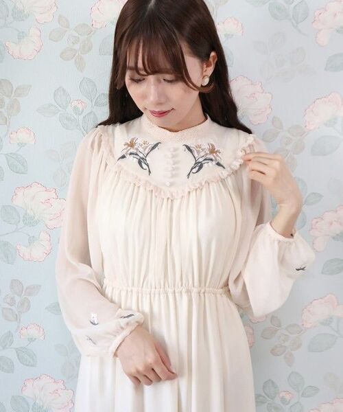 アンアナザーアンジェラス!!リリーフラワー刺繍楊柳!!シフォンワンピース!!完売商品!!新品未使用!!