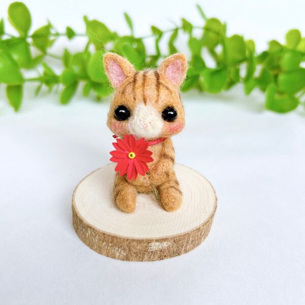 お花と茶トラ猫 羊毛フェルト置物 ハンドメイド