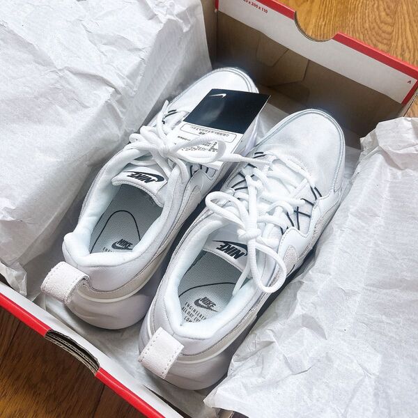 NIKE RYZ365 ホワイトスニーカー