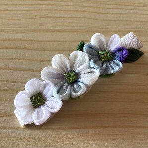 小花のヘアクリップ(黄緑)