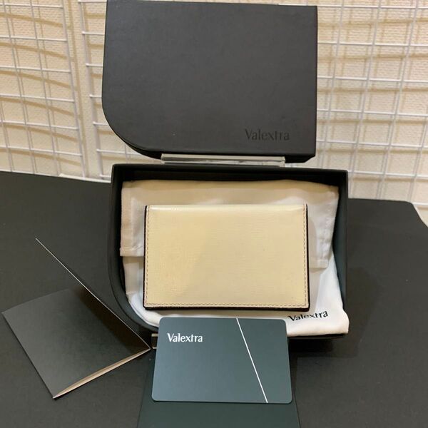【箱付まあまあ美品】Valextra ヴァレクストラ カードケース 名刺入れ レザー ホワイト 男女兼用