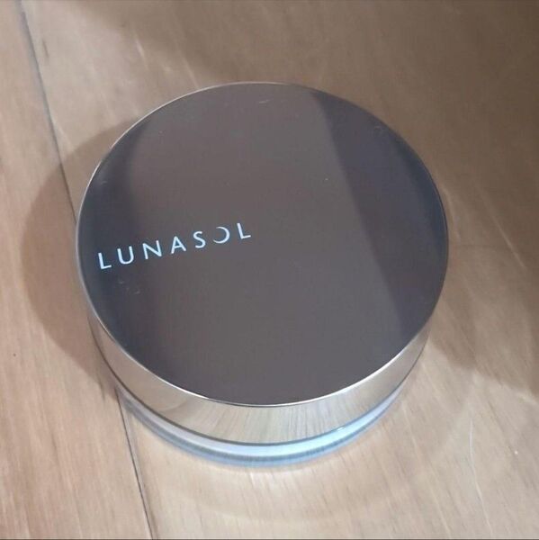 ルナソル LUNASOL スムースクリアパウダー フェイスパウダー ルーセント