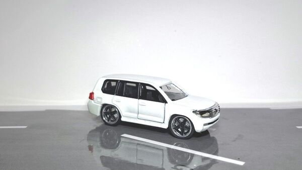 トミカ トヨタ ランドクルーザー DUB CITYカスタム車 美品!