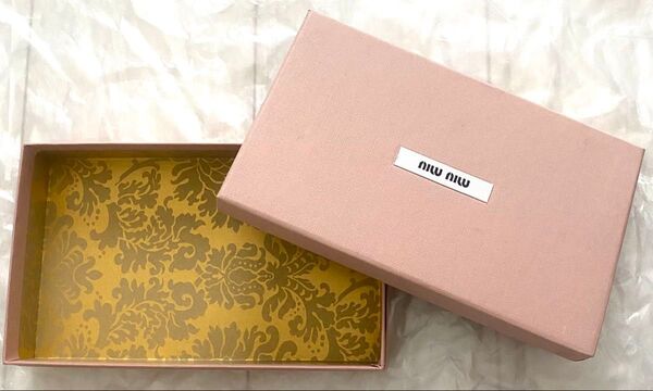 miumiu 空箱 空き箱 長財布箱