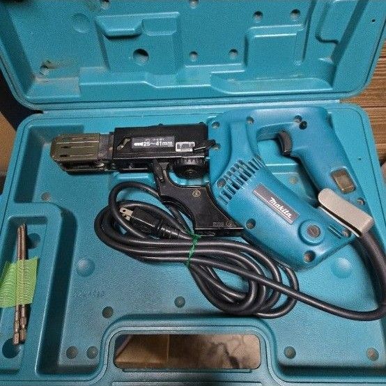 美品マキタオートパックスクリューモデル6833