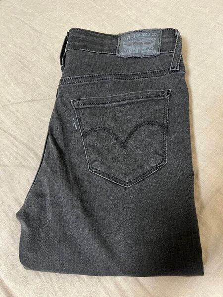 Levi's スキニーデニム ブラック 25
