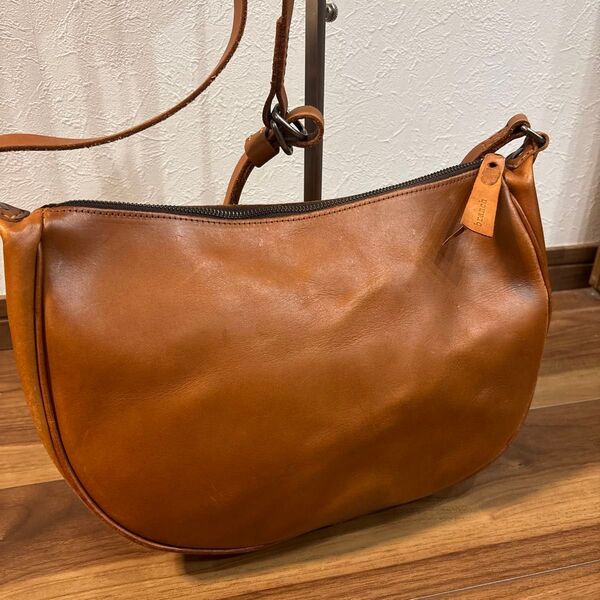 【極美品】branch ブランチ レザー 本革製 ショルダーバッグ ハーフムーン