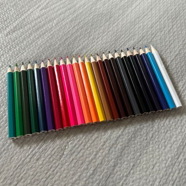 【美品 未使用】ミニ色鉛筆 24色セット まとめ売り