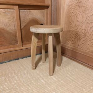 1182 建具屋一筋58年のおじいちゃんの手作りスツール、イス☆桑、くわ 無垢材 店舗什器 花台