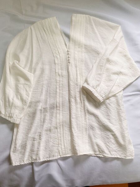 白ブラウス プリーツブラウス Vネック 中古