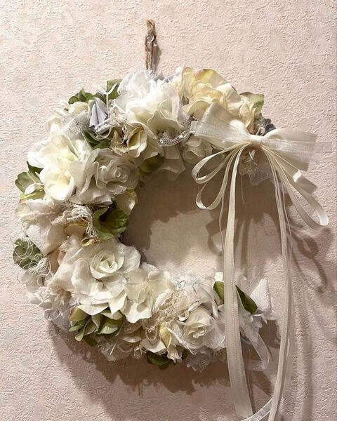 ★三日月型リース★ハンドメイド ★ホワイト グリーン ★フラワーリース