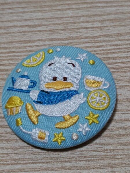サンリオ 刺繍缶バッジ あひるのペックル 刺繍缶バッジ付きビスケット3