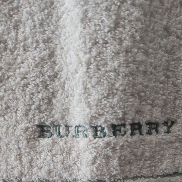未使用!BURBERRYバスタオル!ちょっと変わった柄のバーバリーです!家庭用で購入の為箱は無いです