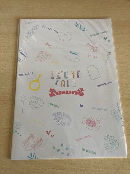【IZ*ONE】【開封済み】IZ*ONEカフェ限定・B5ノート