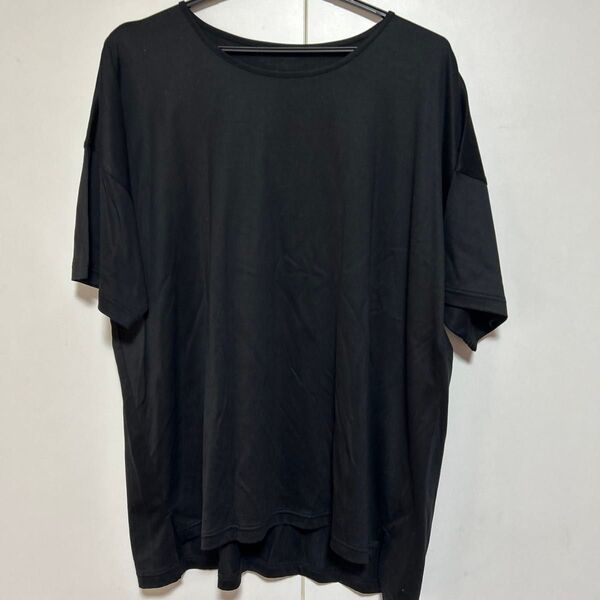 黒のTシャツ