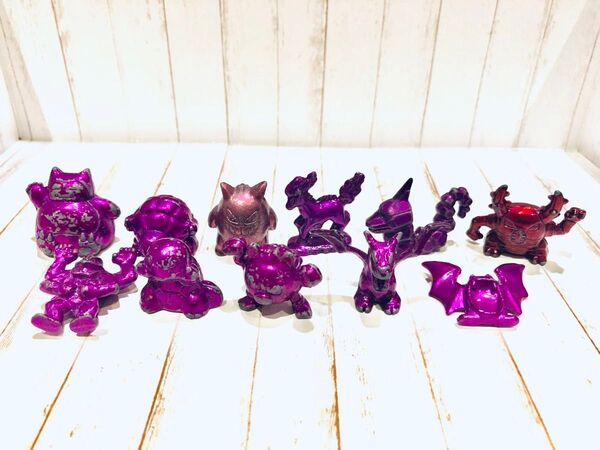 コレクションの整理で出品させていただきます。カラーは赤系11体です