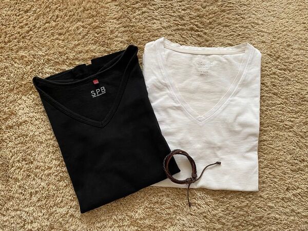 VネックTシャツ2枚(GU・SPB)&レザーブレスレット