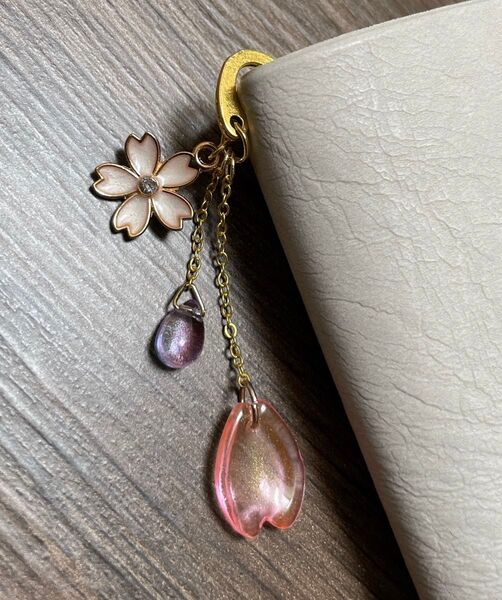 桜 ガラスの桜の花びら 春 ブックマーカー しおり 栞 ハンドメイド
