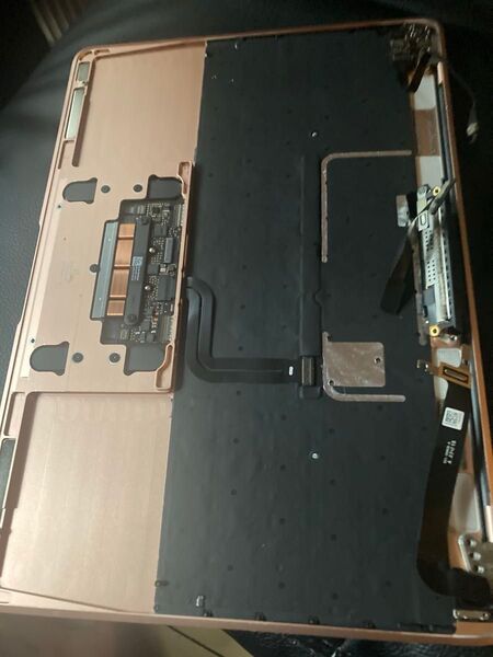 12インチMacBook2016の部品です。部品取り液晶パネルセット。一切返品不可。使い方説明は出来ません。