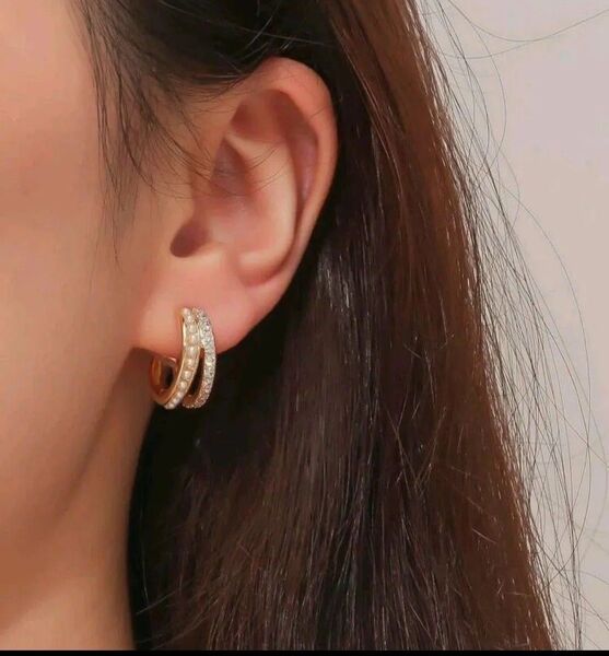 ③新品★2個セット パール イヤーカフ イヤリング ゴールド 韓国 ピアス ZARA 可愛い 大ぶり キラキラ 入学式 結婚式